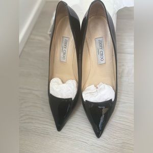 Black patent leather pumps with pointed toe - 2 inch heel